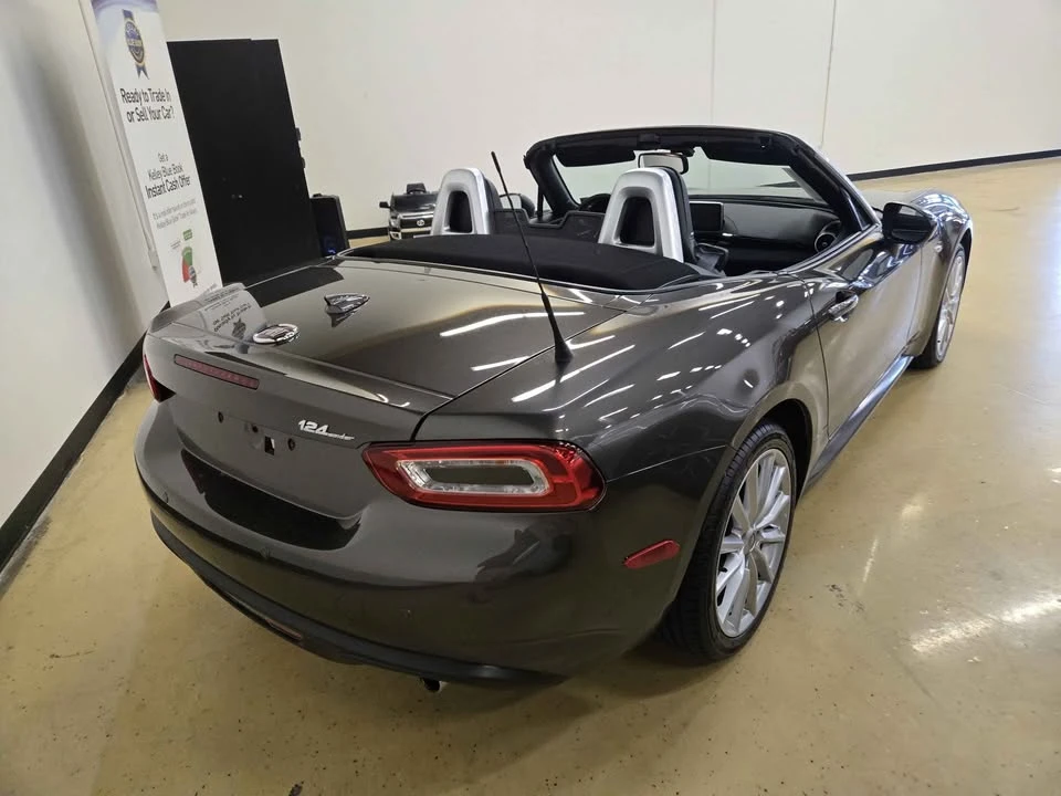 2017 Fiat 124 Spider - Image 7 of 8