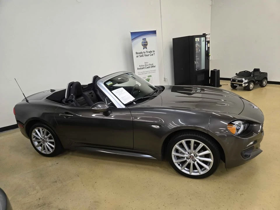 2017 Fiat 124 Spider - Image 8 of 8