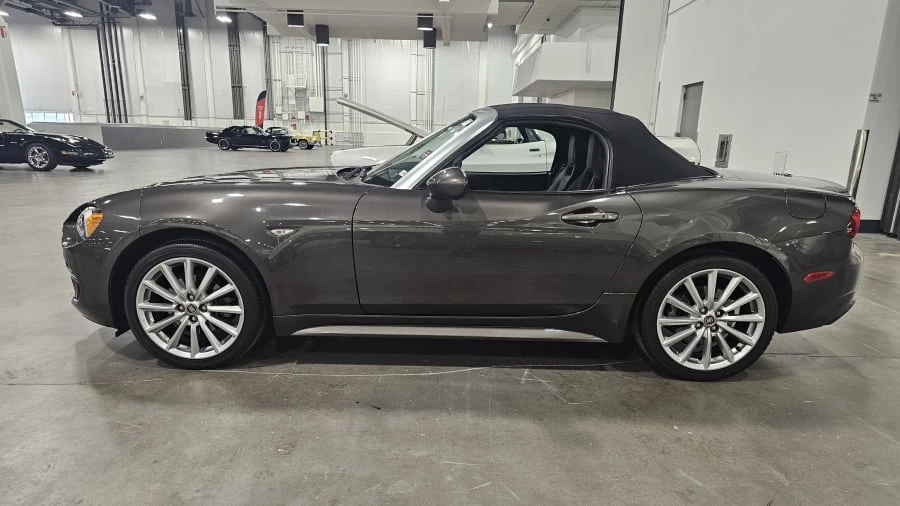 2017 Fiat 124 Spider - Image 2 of 9