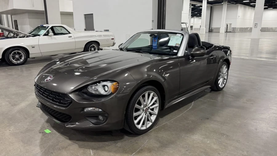 2017 Fiat 124 Spider - Image 5 of 9