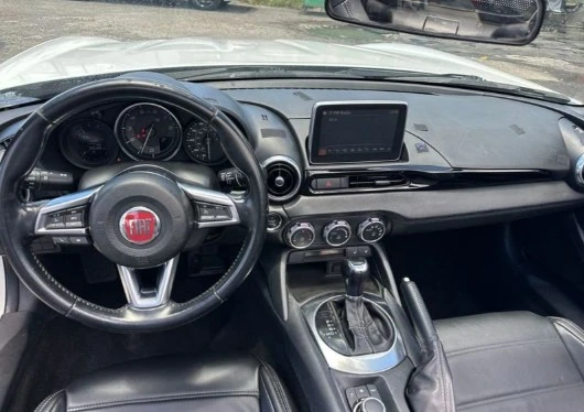 2017 Fiat 124 Spider - Image 9 of 11