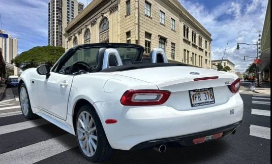 2017 Fiat 124 Spider - Image 5 of 11