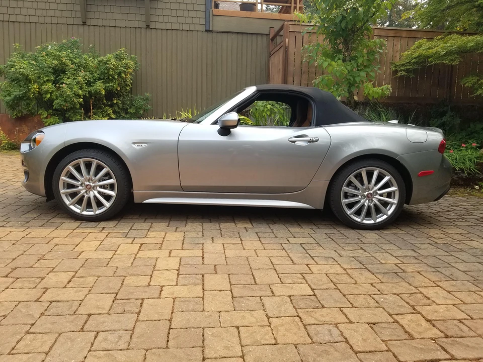 2017 Fiat 124 Spider - Image 14 of 31