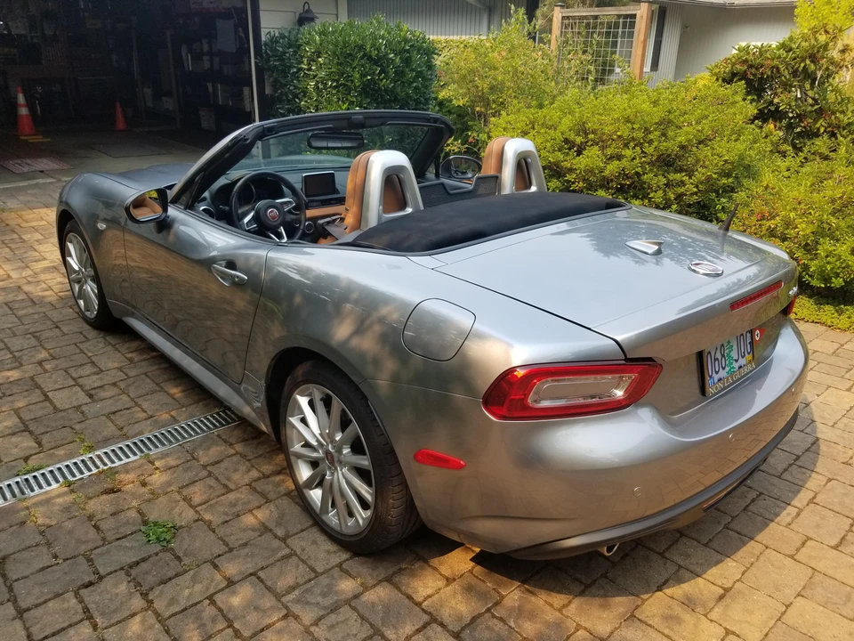 2017 Fiat 124 Spider - Image 8 of 31