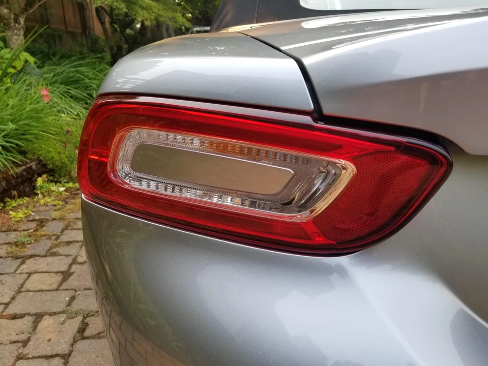 2017 Fiat 124 Spider - Image 27 of 31