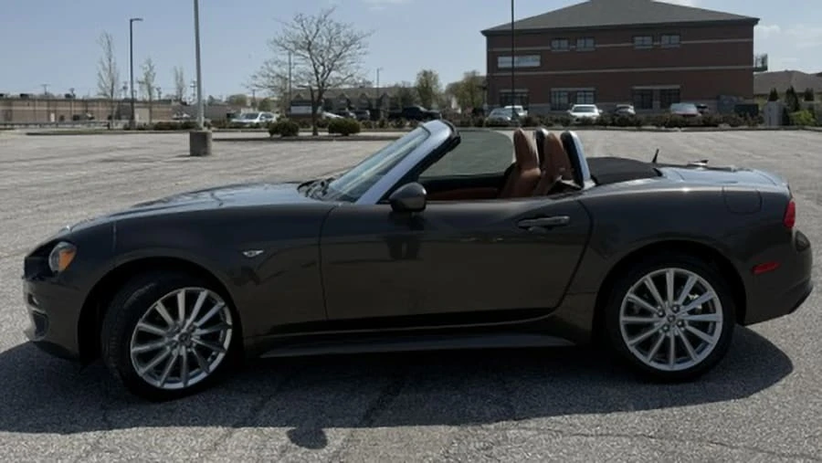 2017 Fiat 124 Spider - Image 2 of 23