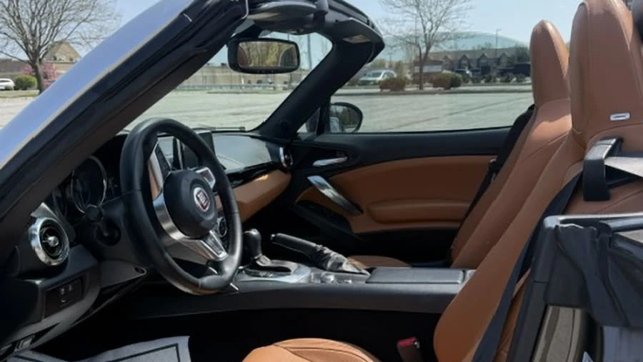 2017 Fiat 124 Spider - Image 11 of 23