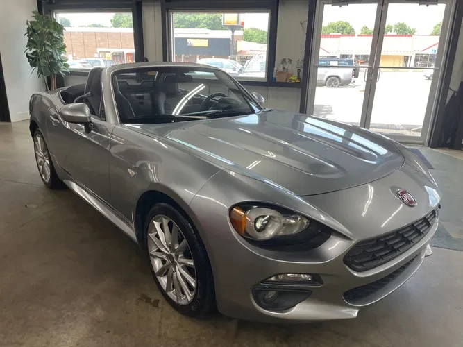 2017 Fiat 124 Spider - Image 8 of 18