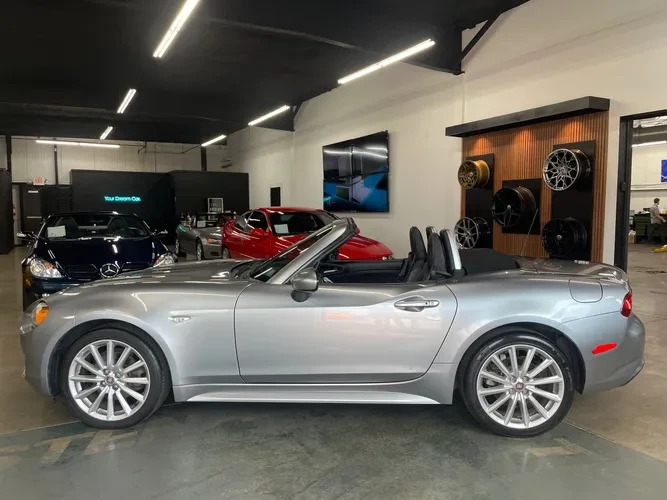 2017 Fiat 124 Spider - Image 3 of 18