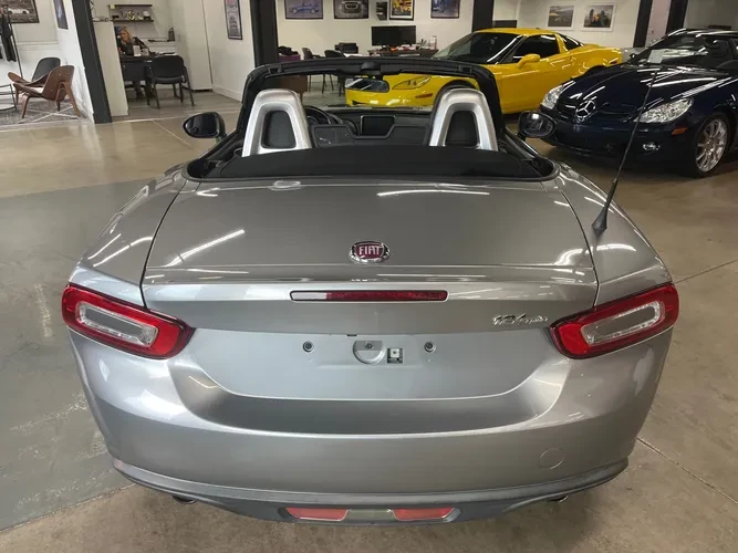2017 Fiat 124 Spider - Image 5 of 18