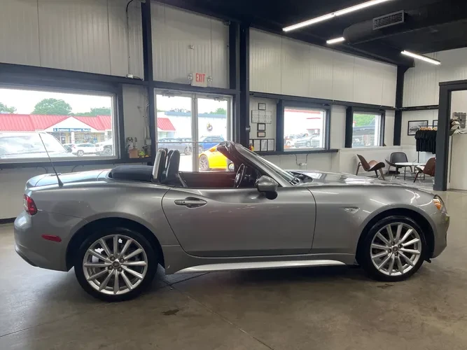 2017 Fiat 124 Spider - Image 7 of 18