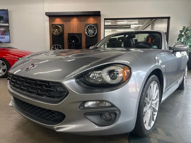 2017 Fiat 124 Spider - Image 2 of 18