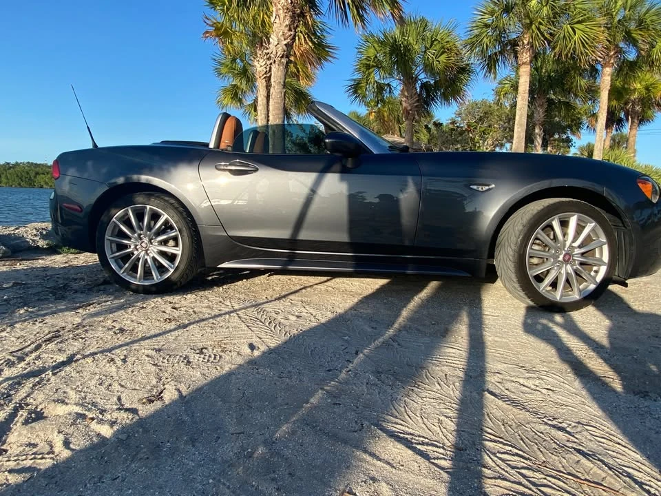 2017 Fiat 124 Spider - Image 2 of 9