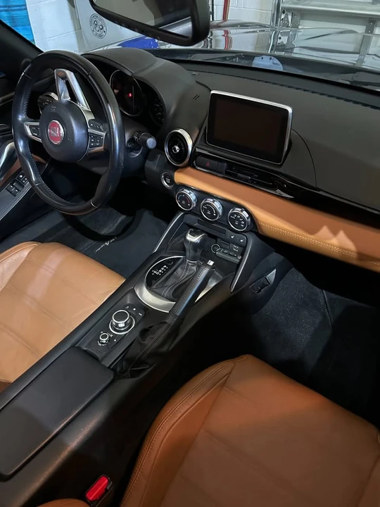 2017 Fiat 124 Spider - Image 9 of 9