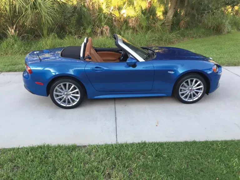 2017 Fiat 124 Spider - Image 2 of 7