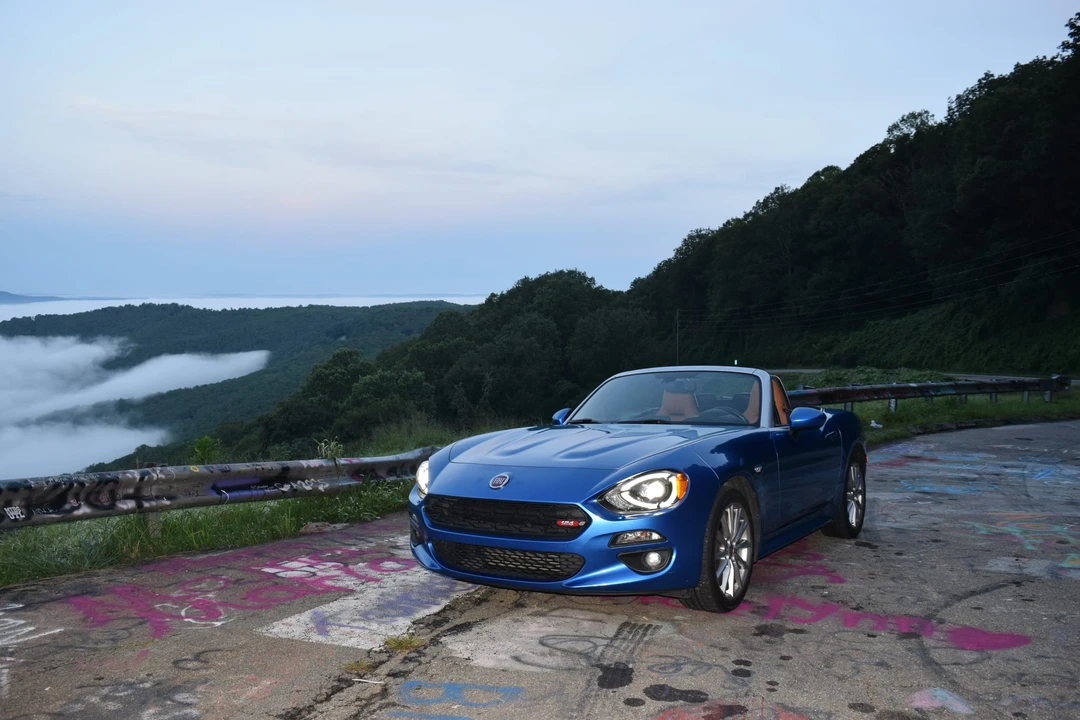 2017 Fiat 124 Spider - Image 15 of 31