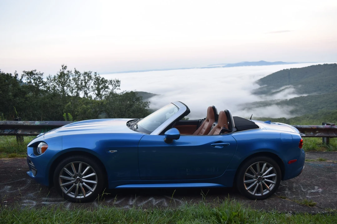 2017 Fiat 124 Spider - Image 25 of 31