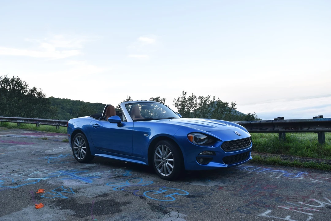 2017 Fiat 124 Spider - Image 2 of 31