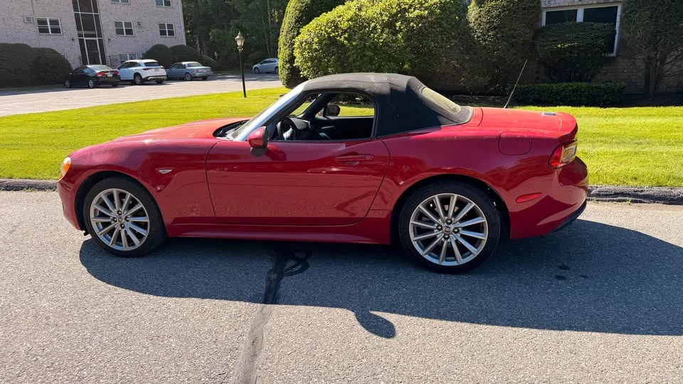 2017 Fiat 124 Spider - Image 8 of 11