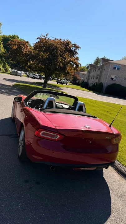 2017 Fiat 124 Spider - Image 9 of 11