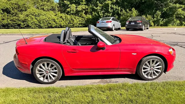 2017 Fiat 124 Spider Lusso Red Top Edition