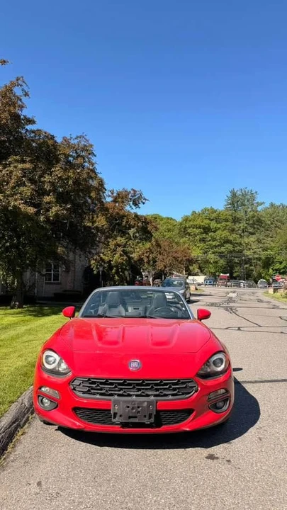 2017 Fiat 124 Spider - Image 5 of 9