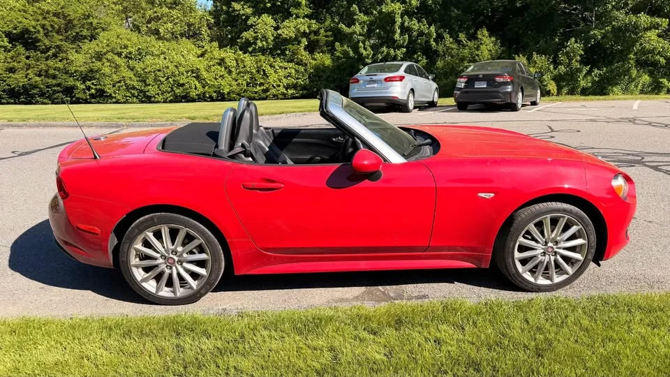 2017 Fiat 124 Spider - Image 9 of 9