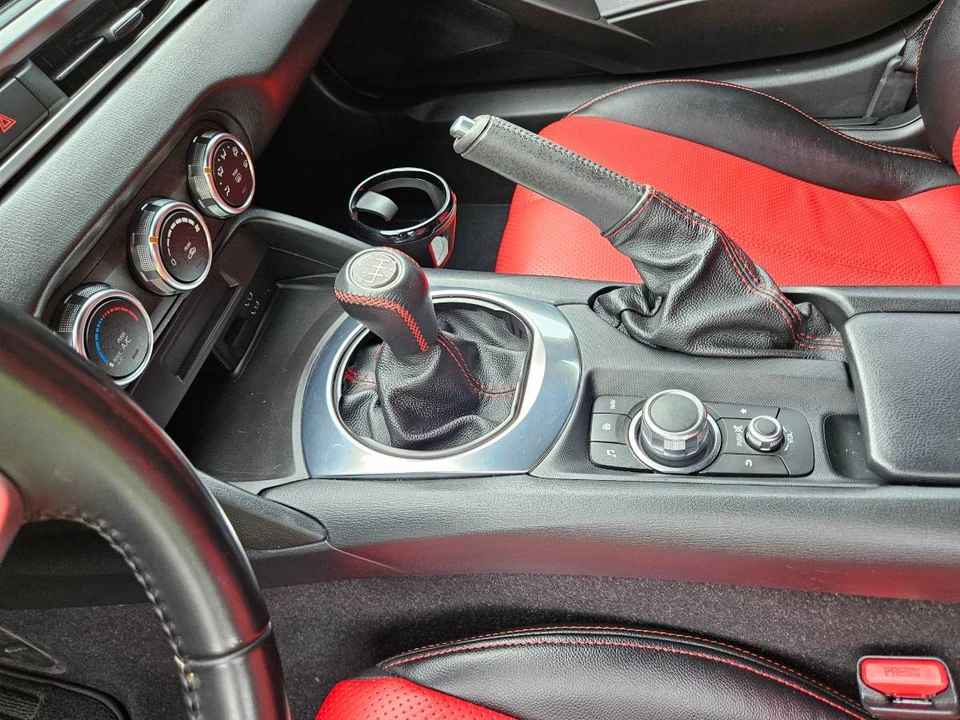 2017 Fiat 124 Spider - Image 9 of 17