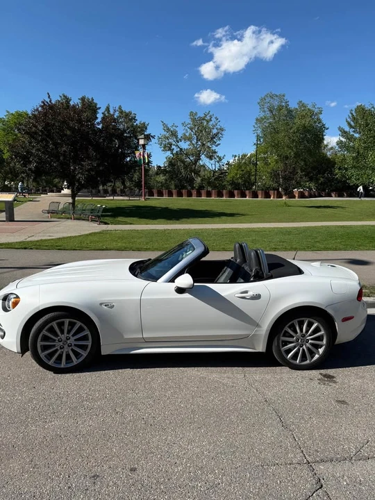 2017 Fiat 124 Spider - Image 2 of 7