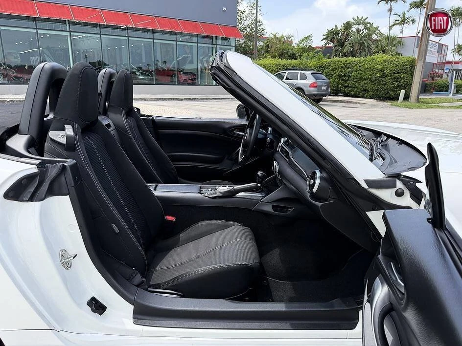 2017 Fiat 124 Spider - Image 14 of 20