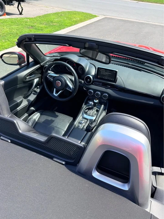 2017 Fiat 124 Spider - Image 11 of 20