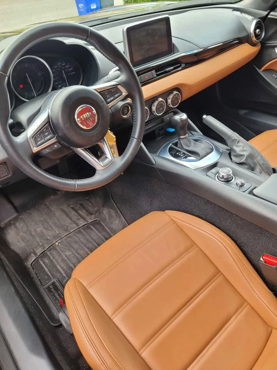 2017 Fiat 124 Spider - Image 9 of 15