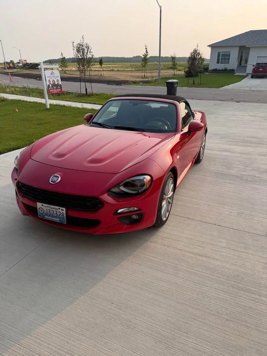 2017 Fiat 124 Spider - Image 2 of 8