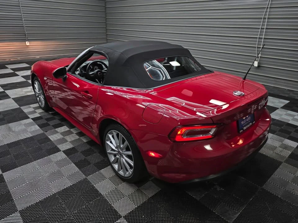 2017 Fiat 124 Spider - Image 9 of 18