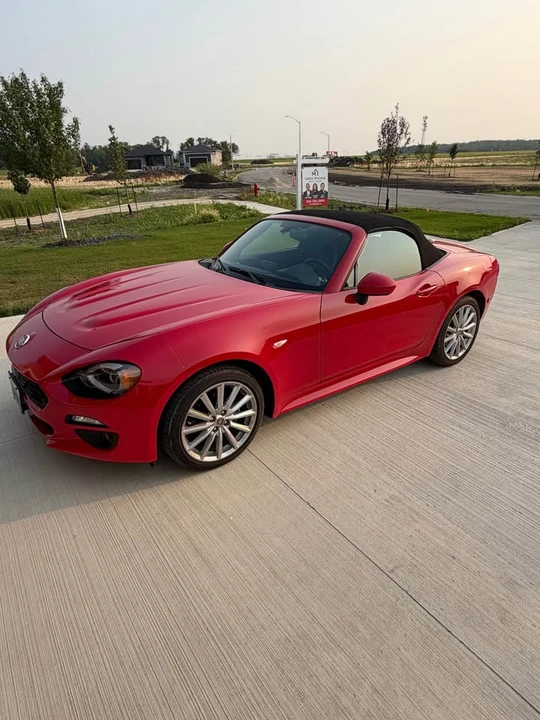 2017 Fiat 124 Spider - Image 3 of 8