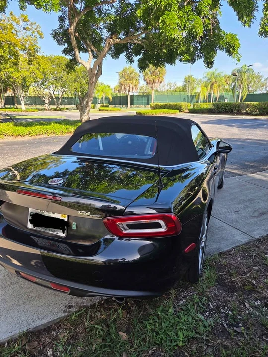 2017 Fiat 124 Spider - Image 2 of 13