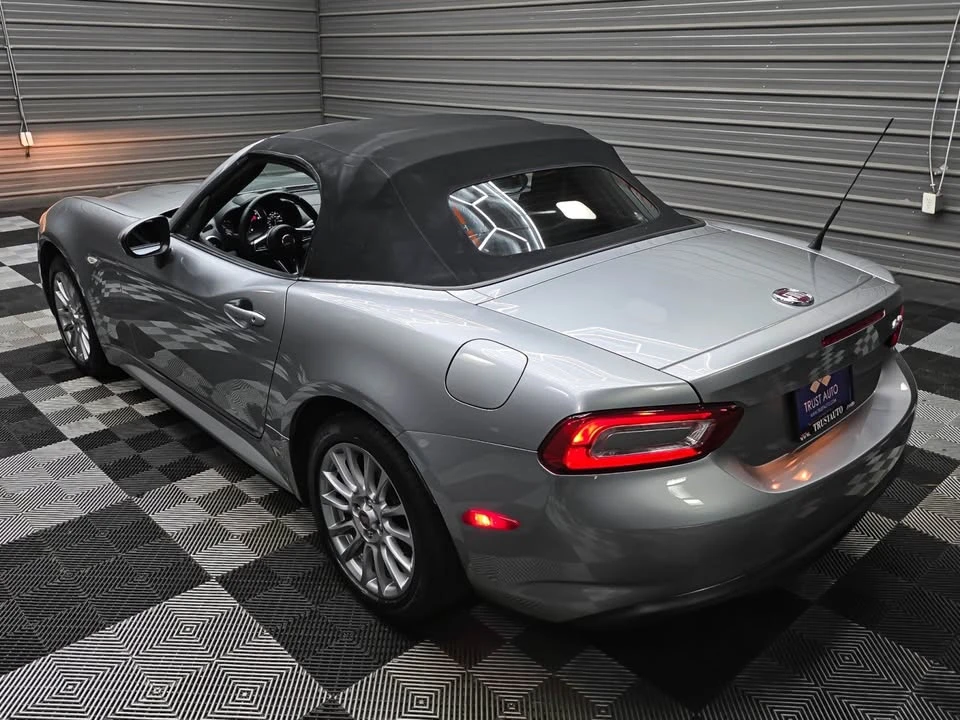 2017 Fiat 124 Spider - Image 10 of 18