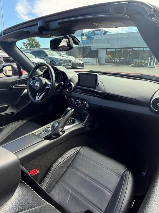 2017 Fiat 124 Spider - Image 10 of 12