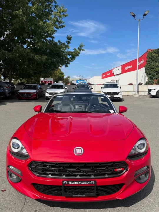 2017 Fiat 124 Spider - Image 2 of 12