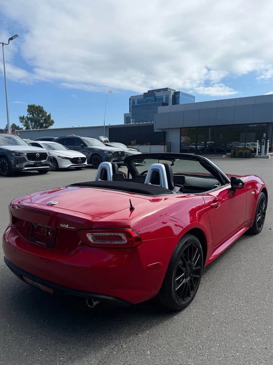 2017 Fiat 124 Spider - Image 4 of 12
