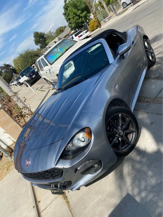 2017 Fiat 124 Spider - Image 12 of 18