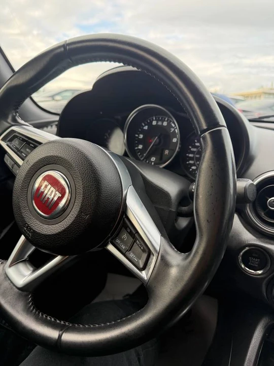 2017 Fiat 124 Spider - Image 16 of 24