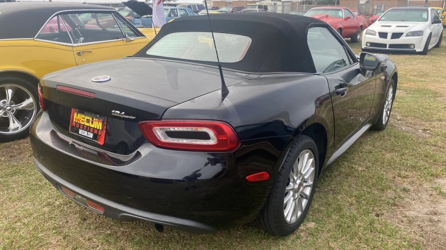 2017 Fiat 124 Spider - Image 2 of 4