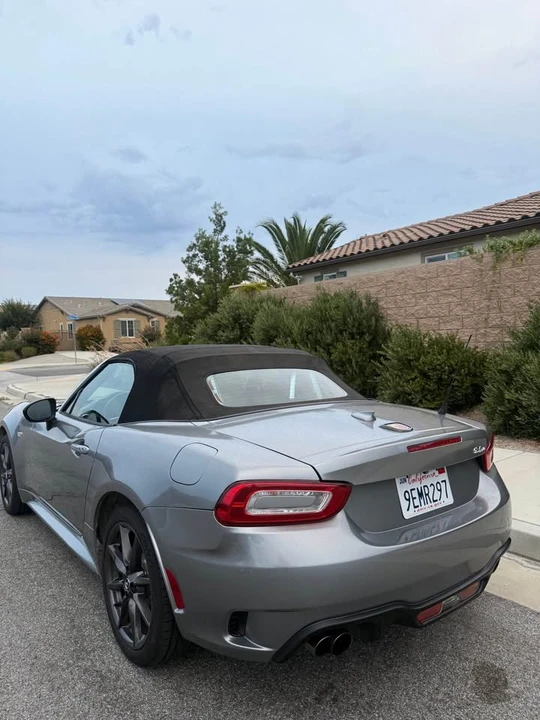 2017 Fiat 124 Spider - Image 10 of 12