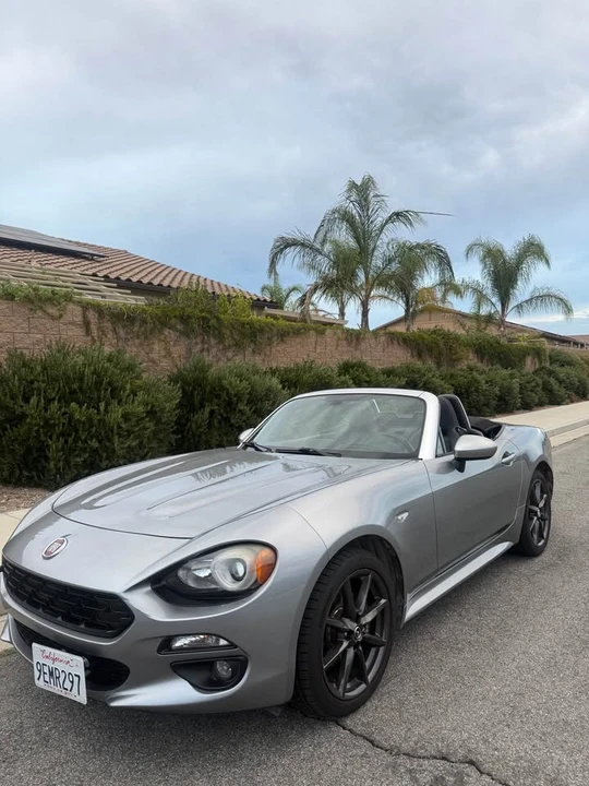 2017 Fiat 124 Spider - Image 2 of 12