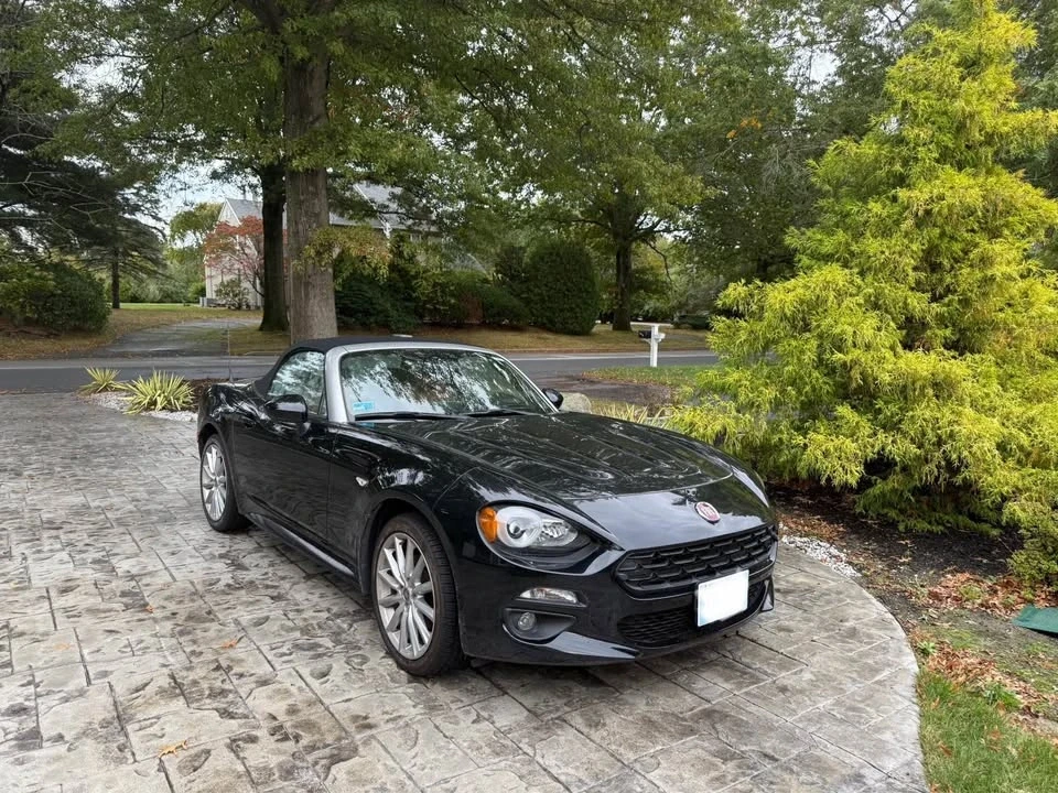 2017 Fiat 124 Spider - Image 2 of 10