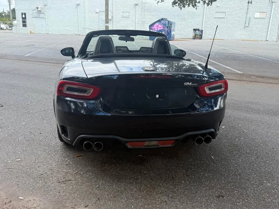 2017 Fiat 124 Spider - Image 5 of 10