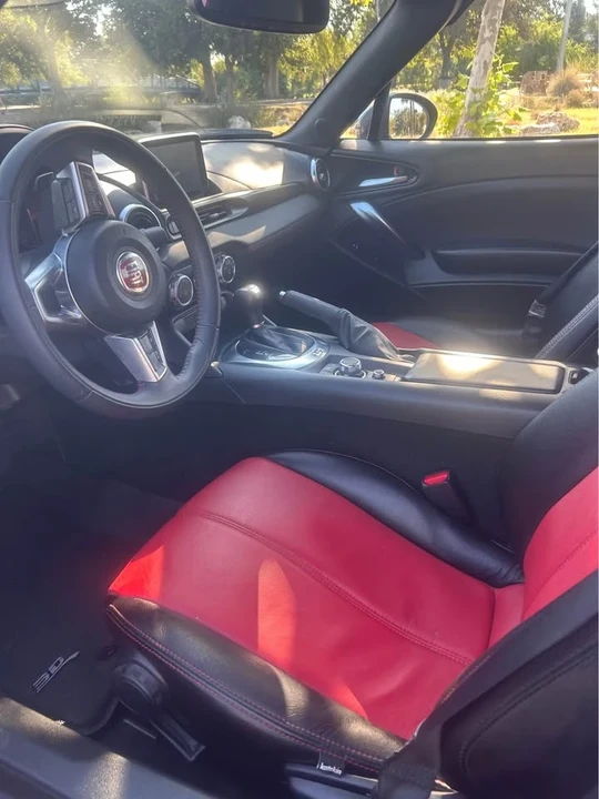 2017 Fiat 124 Spider - Image 5 of 11