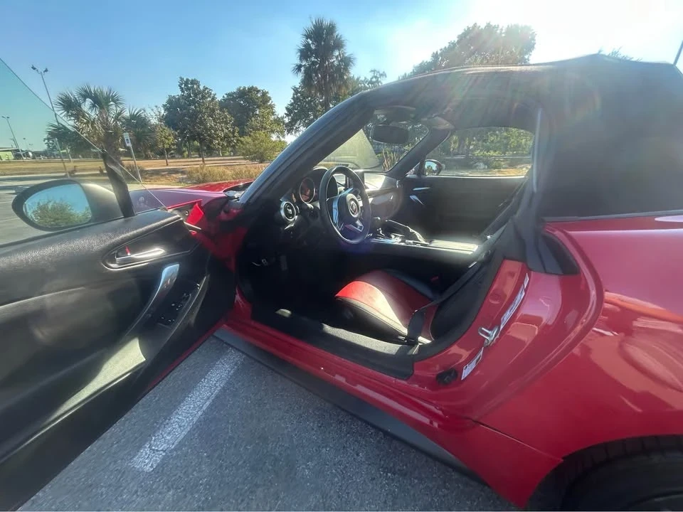 2017 Fiat 124 Spider - Image 7 of 11