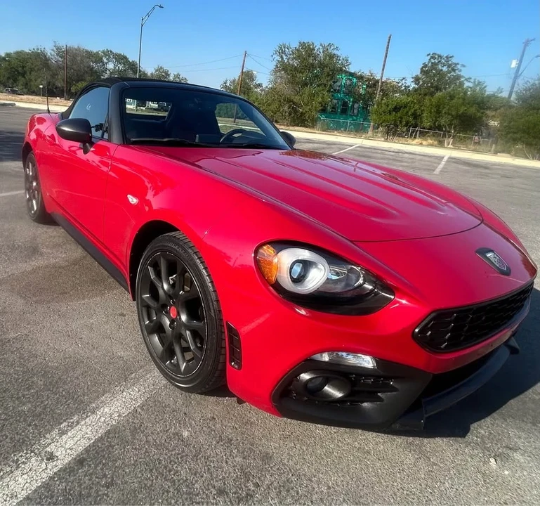 2017 Fiat 124 Spider - Image 2 of 11